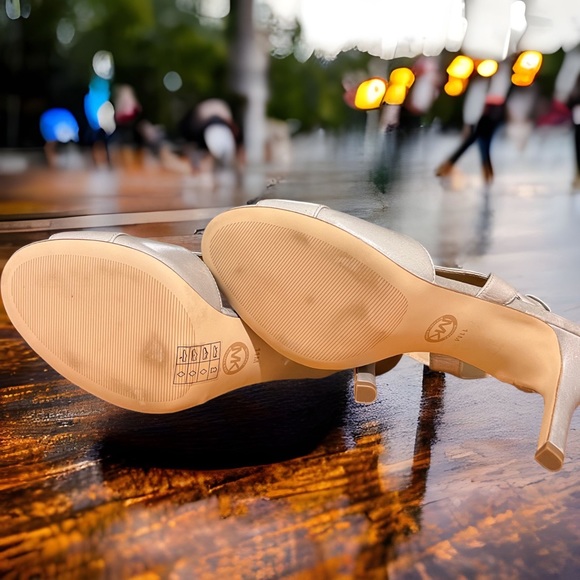 MICHAEL KORS HEELS, in Grey size 11 M- Gray - Picture 5 of 6